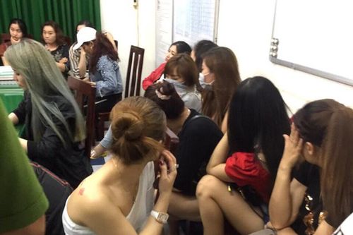 190 nam thanh nữ tú thác loạn sa đọa thế nào trong bar Phượng Lâm TPHCM?
