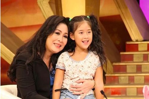 Con gái của NSND Hồng Vân và Lê Tuấn Anh xinh đẹp, có năng khiếu diễn xuất