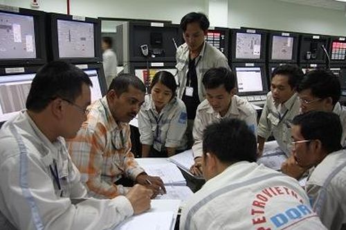 'Bóng hồng' ở Nhà máy lọc dầu Dung Quất