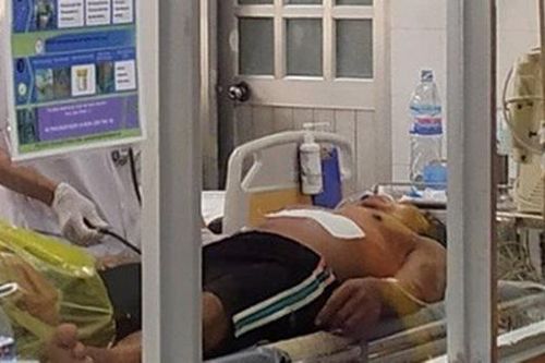 Đâm vợ hàng chục nhát dao rồi tự sát