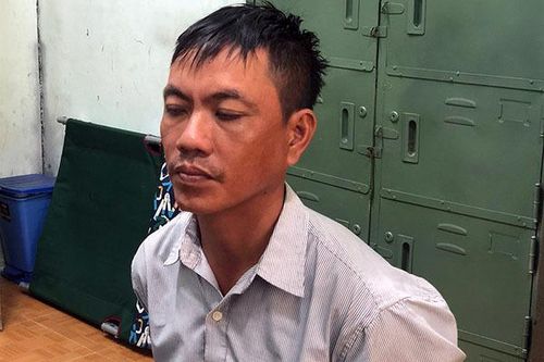 Gã đàn ông vờ hỏi mua vàng rồi cướp dây chuyền tháo chạy