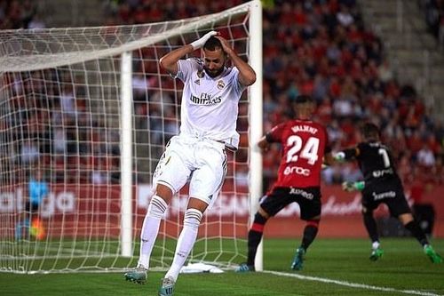 Chơi thiếu người, Real Madrid mất ngôi đầu vào tay Barca