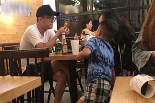 Minh Hà vừa tuyên bố độc thân, Chí Nhân bị bắt gặp 'hẹn hò' tình mới, cách xưng hô với con trai riêng mới gây bất ngờ?