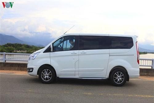 Ảnh chi tiết Ford Tourneo giá hơn 1 tỷ đồng tại Việt Nam