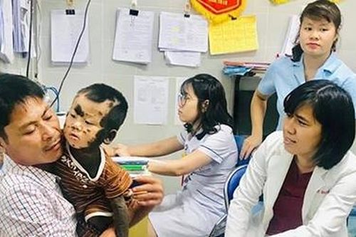 Người cha đi tìm hình hài mới cho con