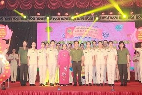 Hội thi Chung kết 'Cán bộ Hội Phụ nữ duyên dáng tài năng lực lượng CAND'