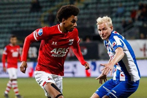 HLV Heerenveen giải thích lý do chưa sử dụng Văn Hậu