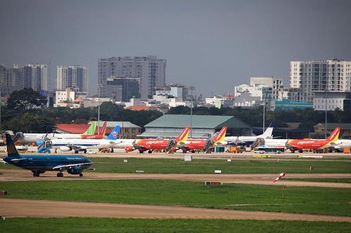 Máy bay bị mất đèn hạ cánh tại Tân Sơn Nhất