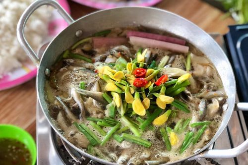 Miền Tây mùa nước nổi có món nào kết hợp cá linh, bông điên điển?