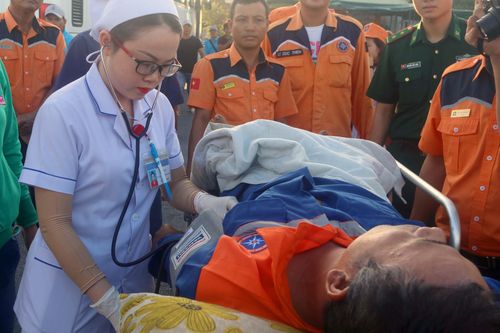 Cứu ngư dân Quảng Nam gặp nạn trên vùng biển Trường Sa