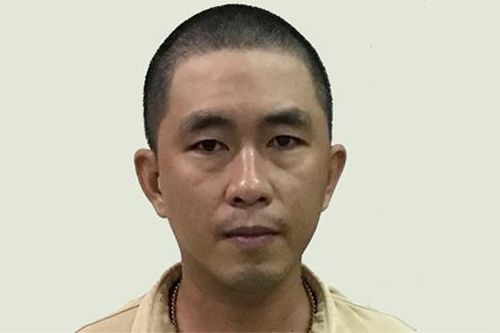Đối tượng ngáo đá ném cá thối và vàng mã vào đồn công an