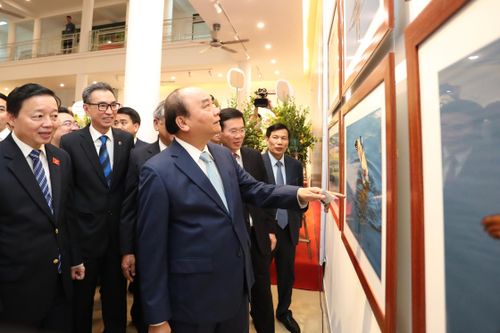 Thủ tướng Nguyễn Xuân Phúc dự khai mạc triển lãm 'Khoảnh khắc thiên nhiên'