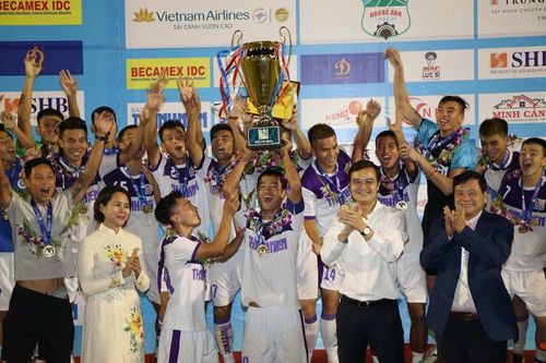 Bóng đá trẻ Hà Nội tiếp bước đàn anh