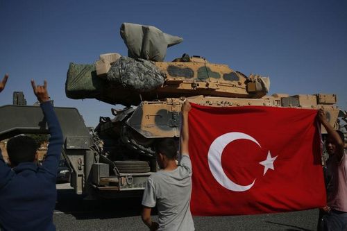 Quân chính phủ Syria bao vây quân Thổ Nhĩ Kỳ ở thị trấn chiến lược