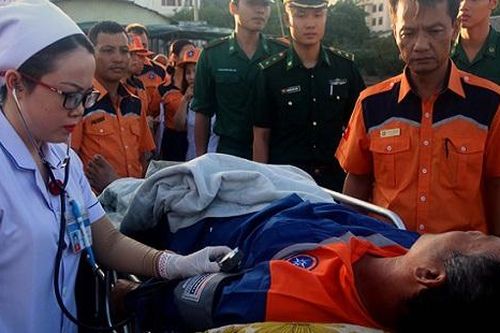 Vượt 250 hải lý cứu ngư dân gặp nạn trên vùng biển Trường Sa