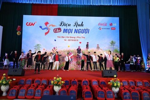 Mang phim Việt tới hơn 2.500 học sinh dân tộc thiểu số