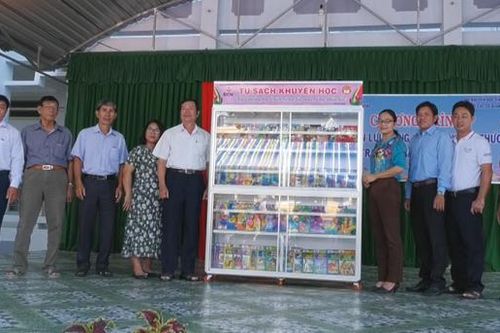 'Chuyến xe tri thức' đến với các em học sinh Tam Nông
