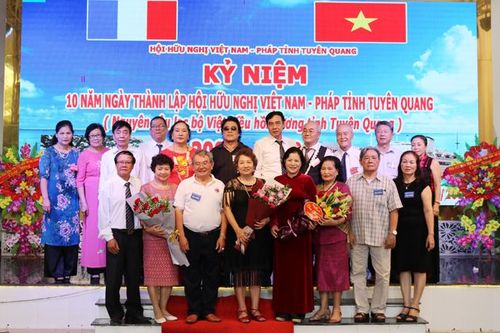 Gặp mặt kỷ niệm 10 năm Ngày thành lập Hội hữu nghị Việt Nam - Pháp tỉnh