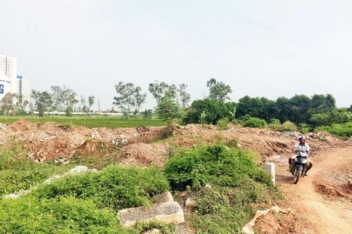 Tái diễn tình trạng đổ trộm phế thải, san lấp trái phép tại Dự án đường trục phía Nam