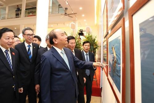 Khai mạc triển lãm ảnh 'Khoảnh khắc thiên nhiên'