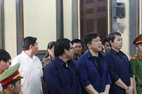 Hủy án sơ thẩm, trả hồ sơ vụ 'mua bán logo xe vua' liên quan đến nhiều CSGT, TTGT