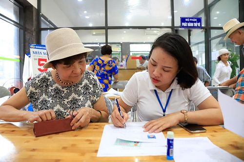 Gia hạn sử dụng CMND (thẻ CCCD) đối với đối tượng hưởng chính sách đi xe buýt