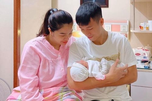 Bùi Tiến Dũng, Bùi Tiến Dụng nhập hội bố bỉm sữa, chăm khoe ảnh con