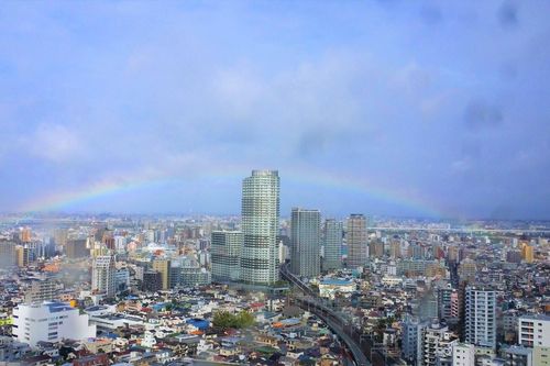 Cầu vồng và tuyết đầu mùa cùng xuất hiện ngày Nhật hoàng lên ngôi