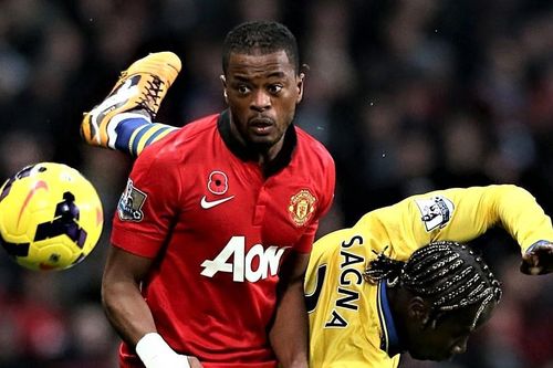Evra: 'Sau chục năm, Arsenal vẫn đá như trẻ con'