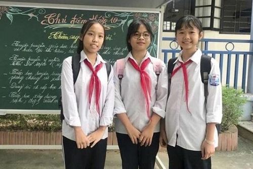 Chủ tịch UBND TP tặng danh hiệu 'Người tốt – việc tốt' cho 3 học sinh nhặt 50 triệu đồng, trả người đánh mất