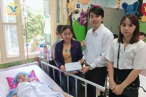 MEDLATEC trao 10 triệu đồng tặng bệnh nhân bị tai nạn giao thông ở Bắc Ninh