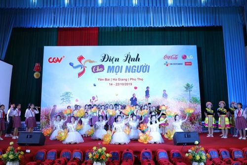 Mang điện ảnh đến với học sinh dân tộc thiểu số