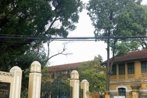 Hà Nội: Phó Chủ tịch UBND Thành phố chỉ đạo làm rõ vi phạm của Hiệu trưởng trường THPT Chu Văn An