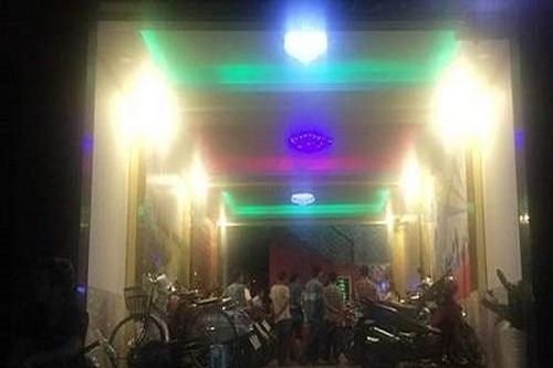 Hà Nội: Nhân viên quán karaoke bị đâm tử vong