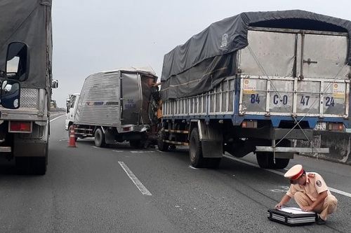 Tai nạn liên hoàn trên cao tốc TP HCM - Trung Lương