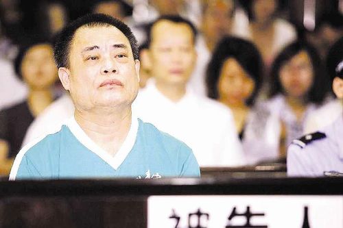 'Dâm quan' TQ có hơn trăm bồ nhí, dan díu cả trẻ vị thành niên