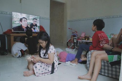 Người phụ nữ 1 mình nuôi 7 đứa con nhỏ giữa lòng Sài Gòn