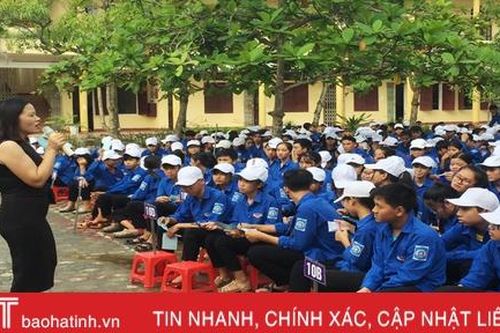 Gần 1.200 học sinh THPT được tư vấn về 'điều thầm kín'