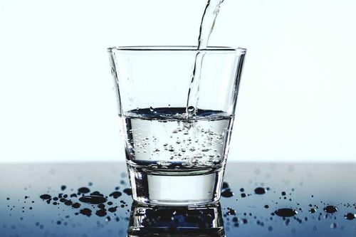 Nhà hàng Bỉ mời khách uống nước nhà vệ sinh tái chế