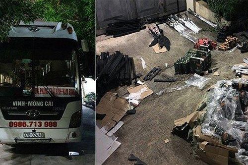 CSGT Quảng Ninh phát hiện xe khách vận chuyển nhiều vũ khí 'nóng'