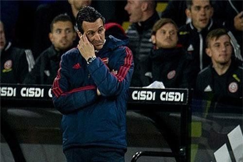 Emery tố Arsenal bị VAR bỏ qua một quả phạt đền