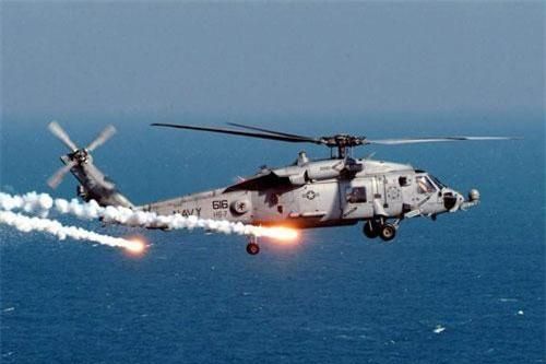 Uy lực của đáng sợ của trực thăng 'Diều hâu đen' UH-60 của Mỹ