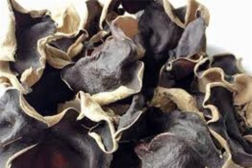 Ngâm mộc nhĩ với nước là sai, bỏ thêm thứ này vào vừa nhanh nở vừa sạch hơn gấp 3 lần