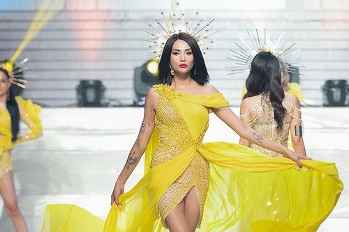 Võ Hoàng Yến đi catwalk 'thần sầu' đoạt giải 'Người mẫu của năm'