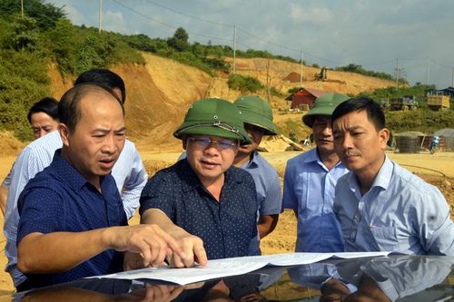 Chủ tịch UBND tỉnh Mùa A Sơn kiểm tra thực địa Dự án đường Na Sang – Huổi Mí – Nậm Mức – thị trấn Tủa Chùa – Huổi Lóng