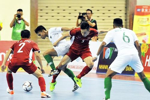 Futsal Việt Nam tiếp tục đầu bảng