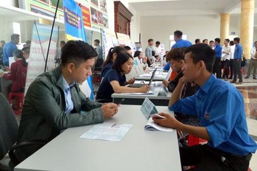 Sôi nổi ngày hội việc làm ở Yên Khánh