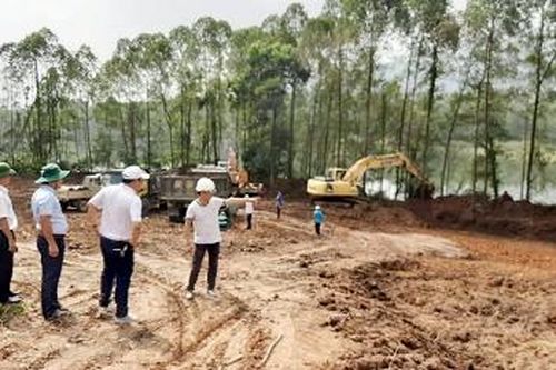 Công ty Hòa Phát hỗ trợ gần 1 tỷ đồng cho người dân