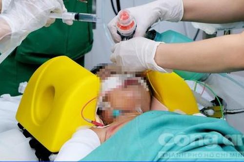 Bé gái 4 tuổi bị tai nạn cùng ba mẹ ở Sài Gòn đã qua cơn nguy kịch