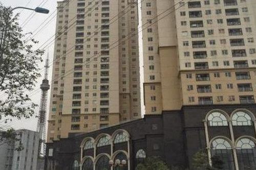 Sau sự cố nước sông Đà nhiễm dầu thải: Nhiều cư dân mòn mỏi chờ được thau rửa bể chứa nước